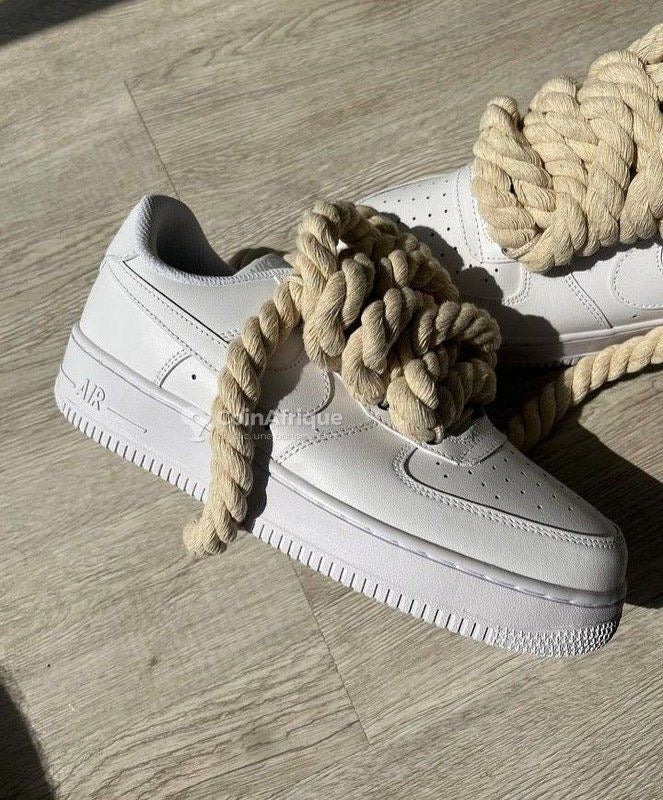 Nike Air Force 1 avec Gros Lacets – L’Icone Rétro Revisitée