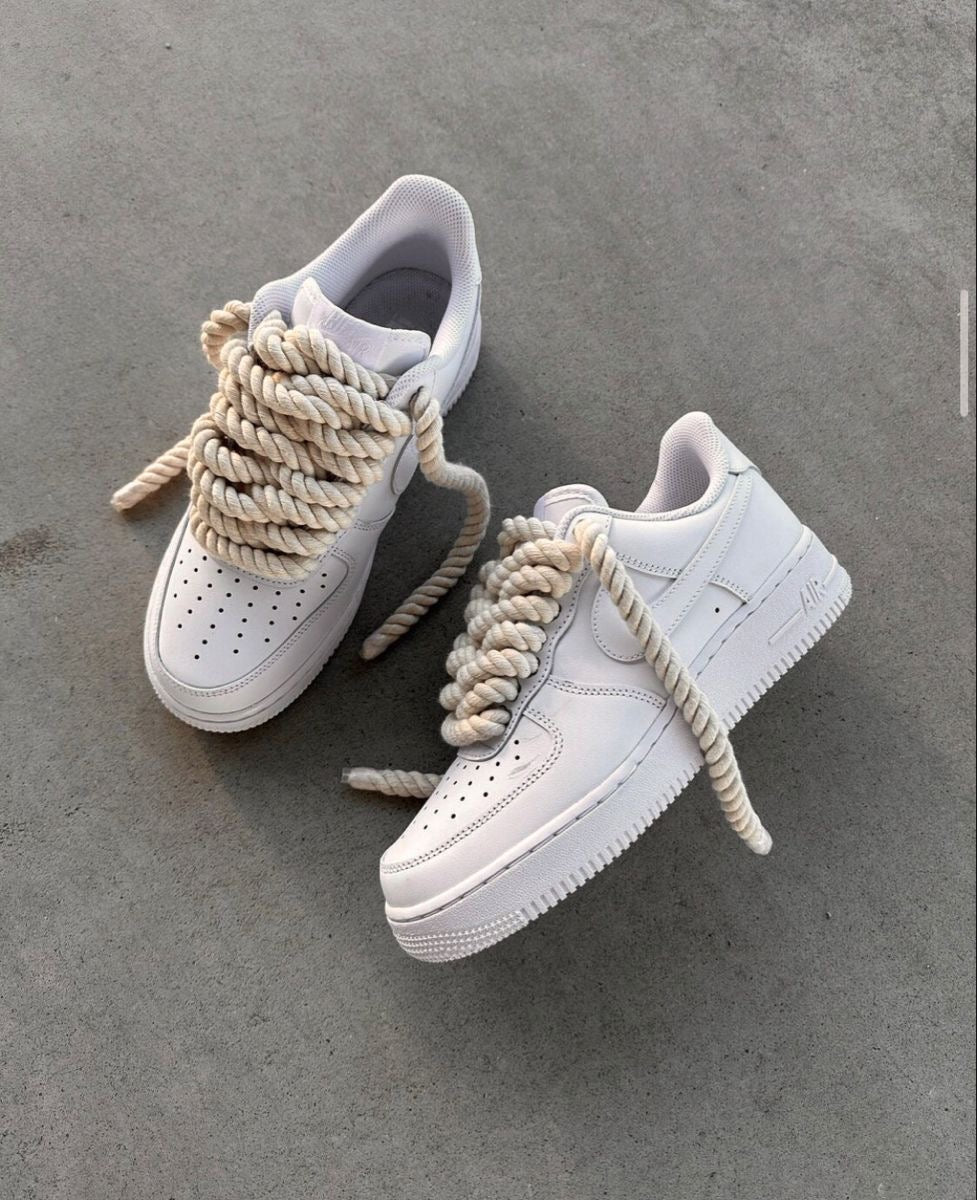 Nike Air Force 1 avec Gros Lacets – L’Icone Rétro Revisitée